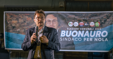 Nola, a fuoco l’auto del Sindaco Buonauro